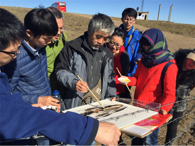 赵廷仁院长为学生作写生示范