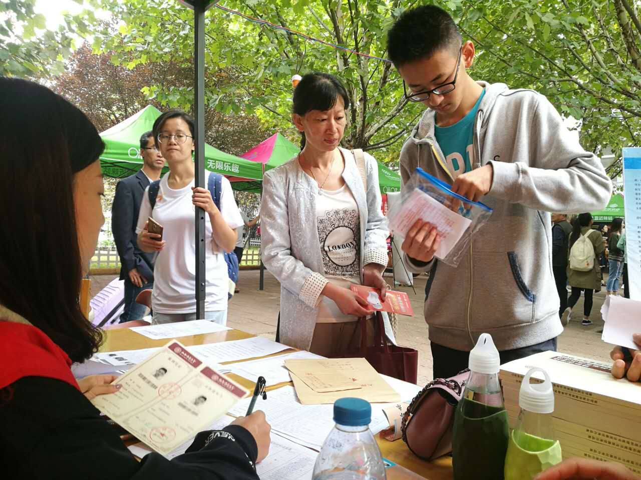 我们新生报到现场(二)